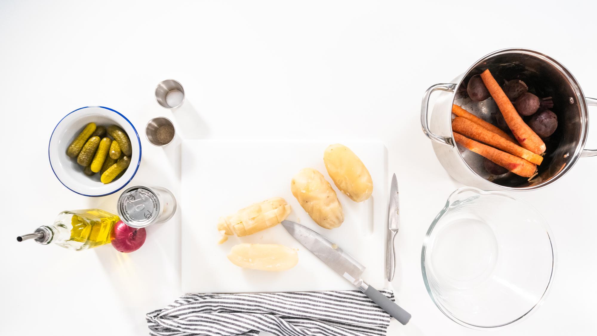 Workspace con ingredienti organizzati